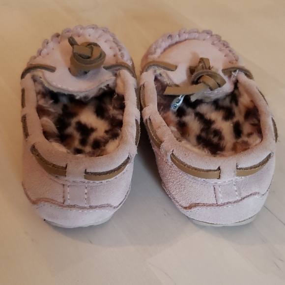 Fuzzy moccasins house shoes - Picture 3 of 8